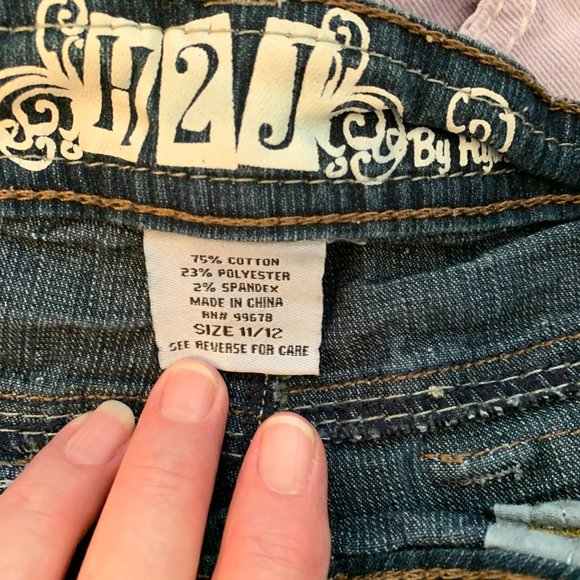 2 pairs of short shorts size 11 by Dollhouse and H2J good condition pre owned - Picture 14 of 15